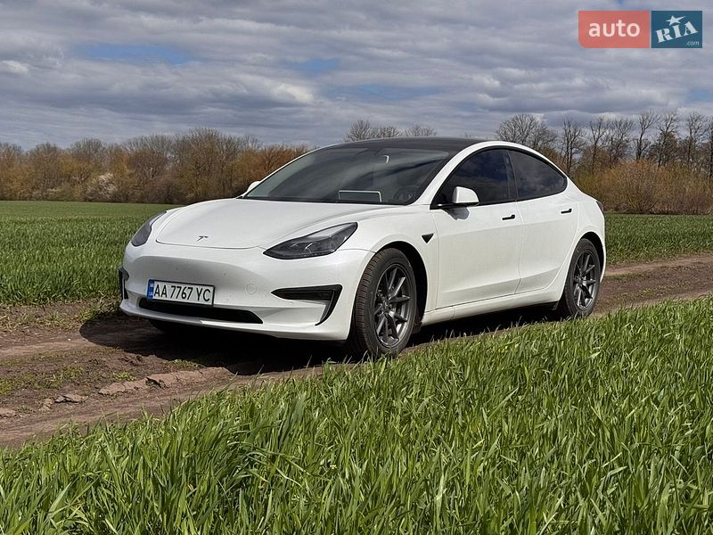 Седан Tesla Model 3 2022 в Броварах
