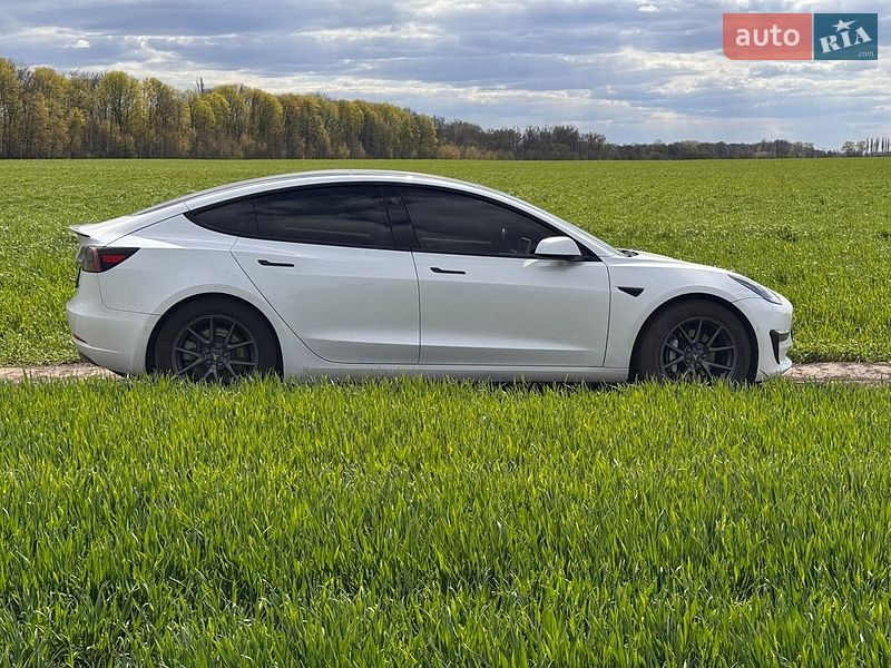 Седан Tesla Model 3 2022 в Броварах