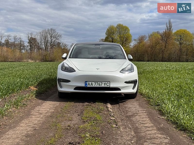 Седан Tesla Model 3 2022 в Броварах