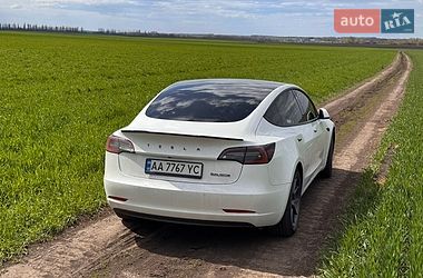 Седан Tesla Model 3 2022 в Броварах