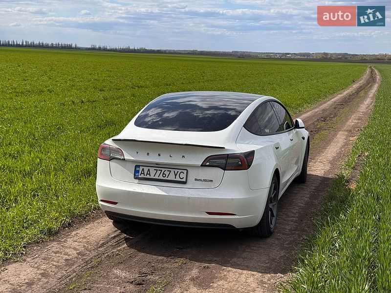 Седан Tesla Model 3 2022 в Броварах