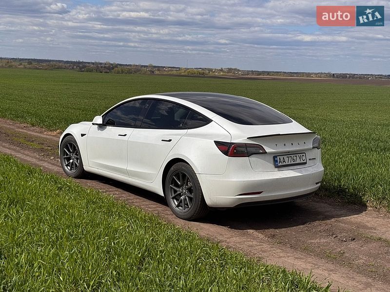 Седан Tesla Model 3 2022 в Броварах
