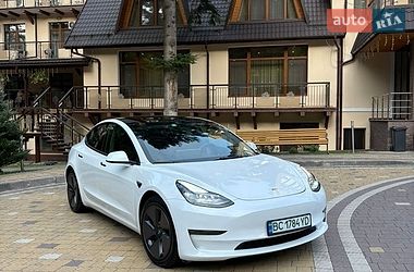 Tesla Model 3  2021