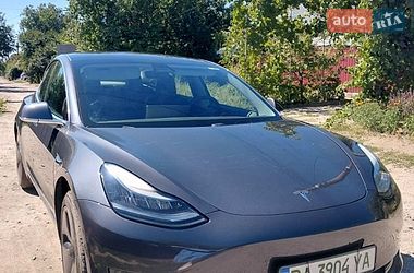 Tesla Model 3  2019