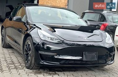 Tesla Model 3  2022