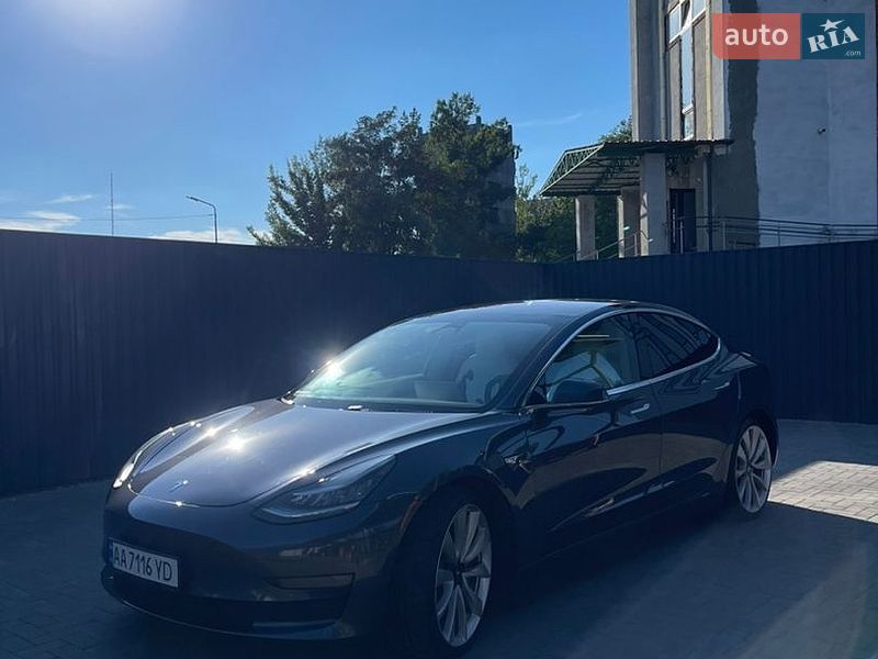 Седан Tesla Model 3 2018 в Кременчуці