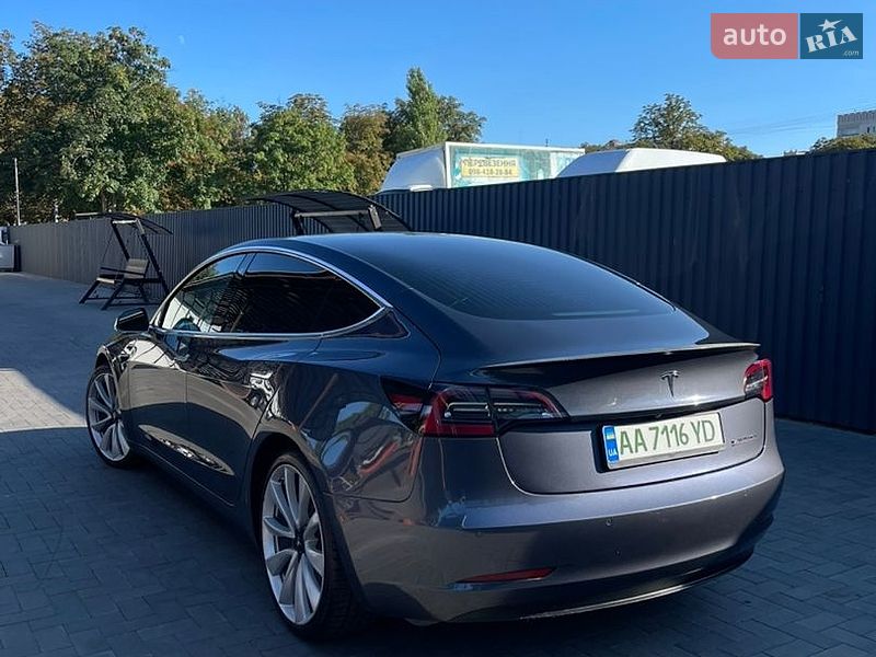 Седан Tesla Model 3 2018 в Кременчуці