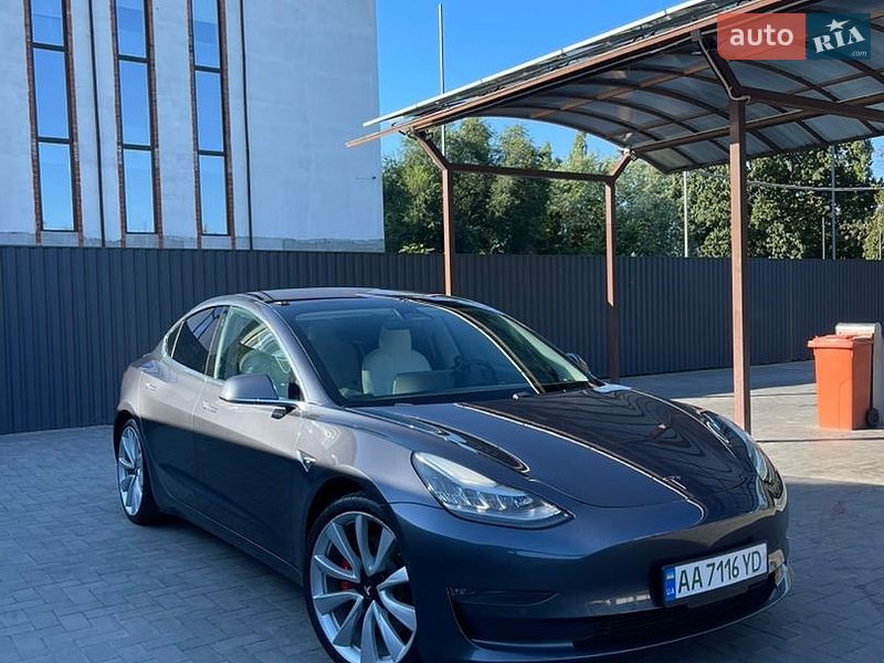 Седан Tesla Model 3 2018 в Кременчуці