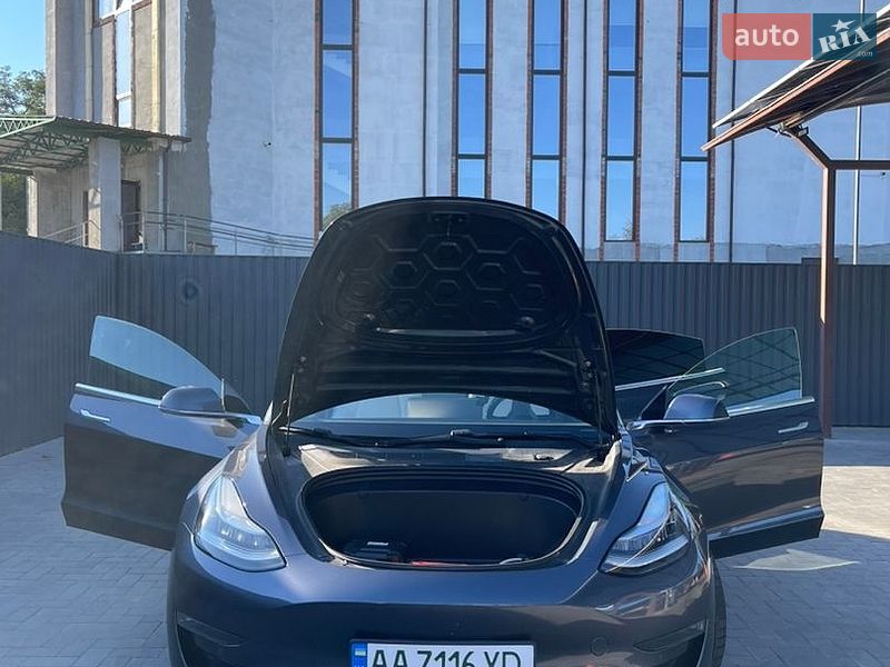 Седан Tesla Model 3 2018 в Кременчуці