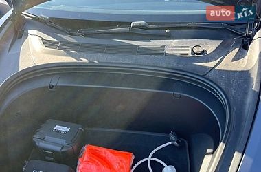Седан Tesla Model 3 2018 в Кременчуці