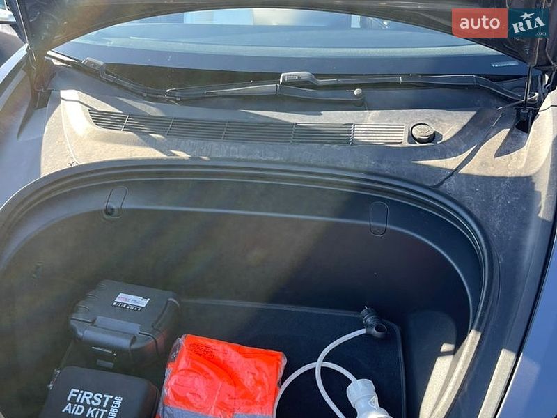 Седан Tesla Model 3 2018 в Кременчуці