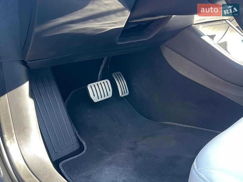 Седан Tesla Model 3 2018 в Кременчуці
