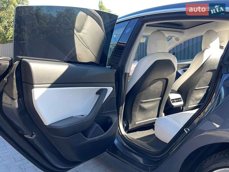 Седан Tesla Model 3 2018 в Кременчуці