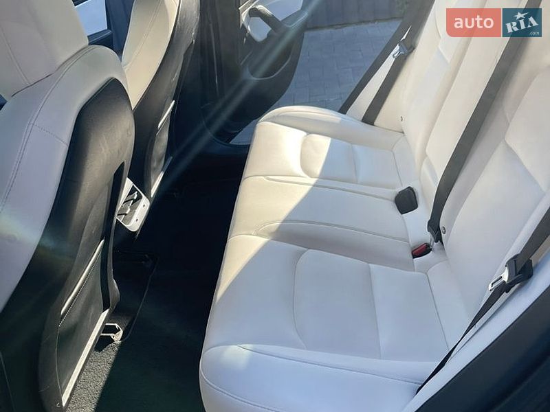 Седан Tesla Model 3 2018 в Кременчуці