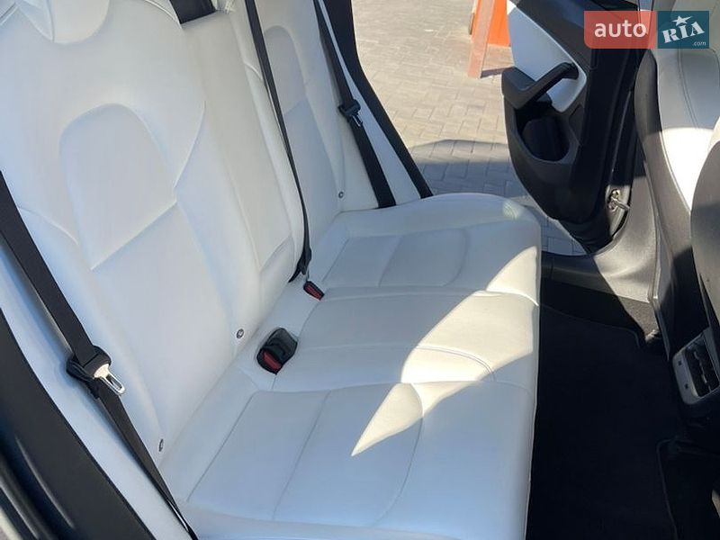 Седан Tesla Model 3 2018 в Кременчуці