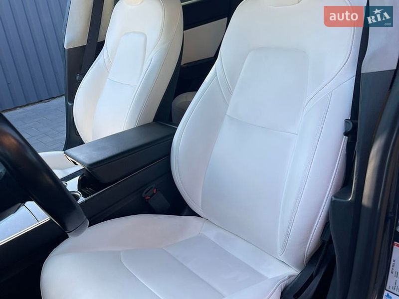 Седан Tesla Model 3 2018 в Кременчуці