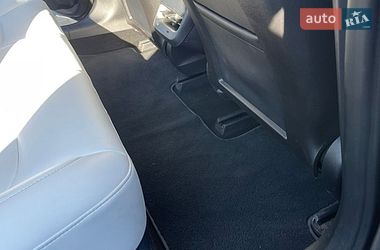Седан Tesla Model 3 2018 в Кременчуці