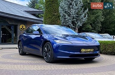 Tesla Model 3  2024
