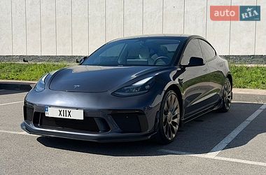 Tesla Model 3  2021