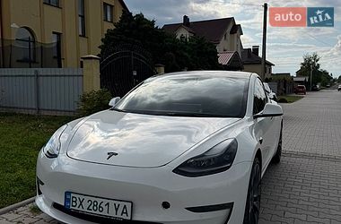 Tesla Model 3  2022