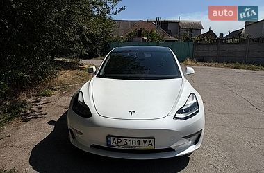 Tesla Model 3  2020