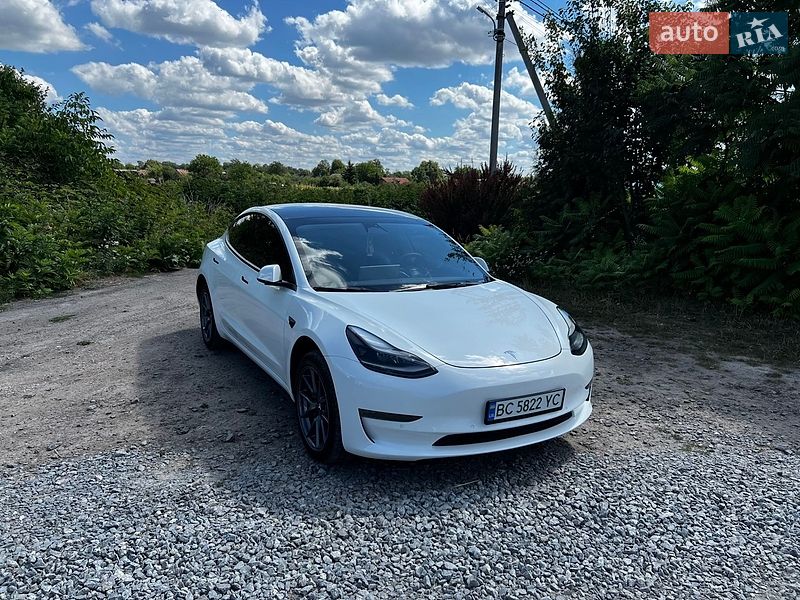 Tesla Model 3 2022