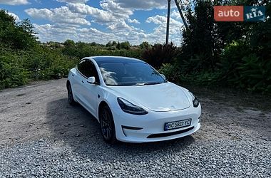 Tesla Model 3  2022