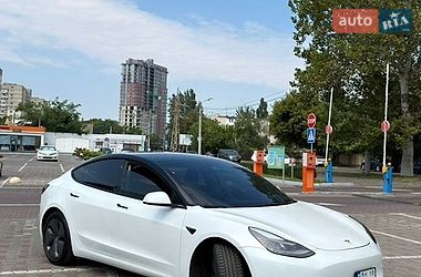 Tesla Model 3  2021
