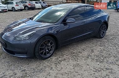 Tesla Model 3  2022