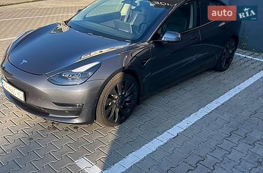 Tesla Model 3  2020