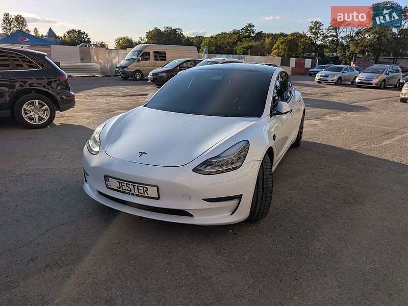 Седан Tesla Model 3 2020 в Тернополе