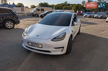 Tesla Model 3  2020