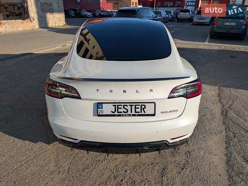 Седан Tesla Model 3 2020 в Тернополе