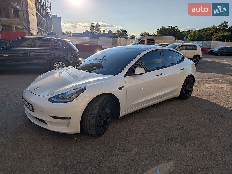 Седан Tesla Model 3 2020 в Тернополе