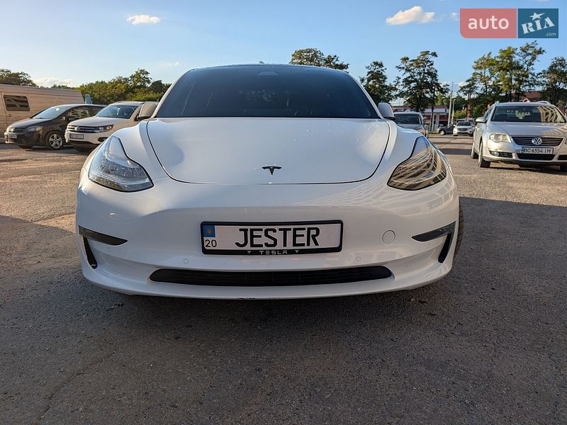 Седан Tesla Model 3 2020 в Тернополе