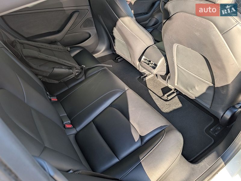 Седан Tesla Model 3 2020 в Тернополе