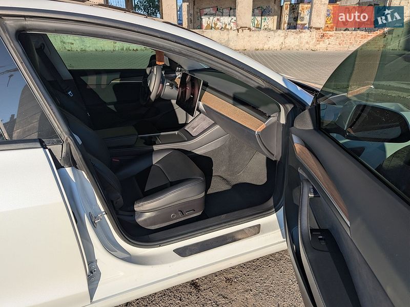 Седан Tesla Model 3 2020 в Тернополе