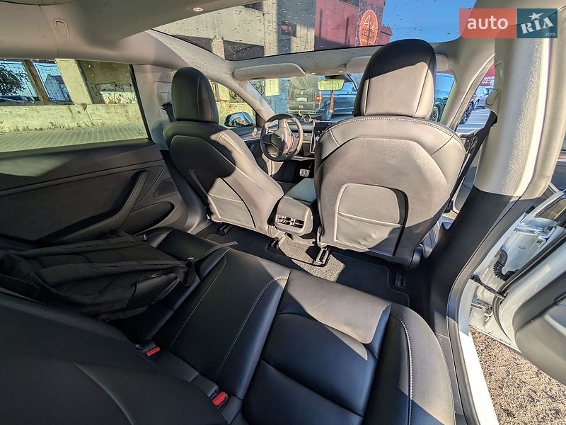 Седан Tesla Model 3 2020 в Тернополе