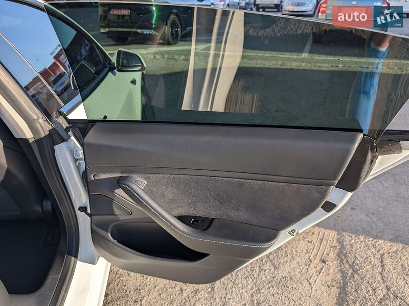 Седан Tesla Model 3 2020 в Тернополе