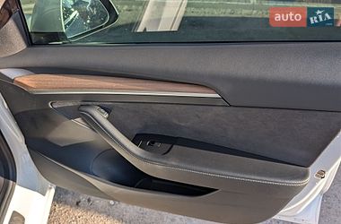 Седан Tesla Model 3 2020 в Тернополе