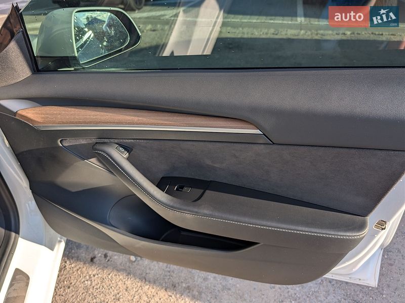 Седан Tesla Model 3 2020 в Тернополе