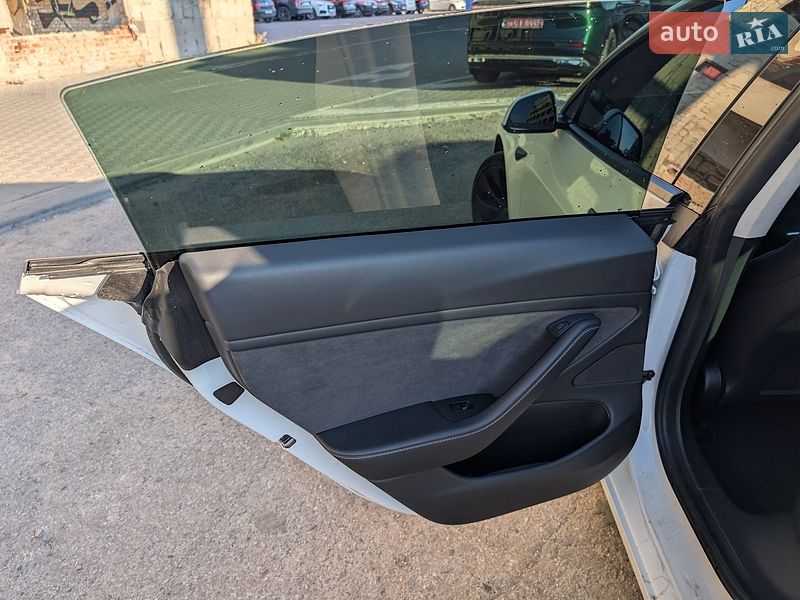 Седан Tesla Model 3 2020 в Тернополе