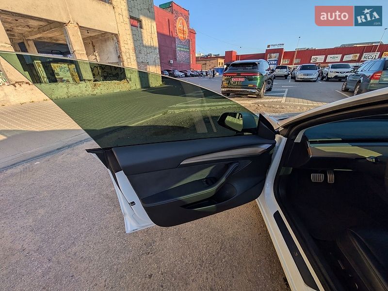 Седан Tesla Model 3 2020 в Тернополе