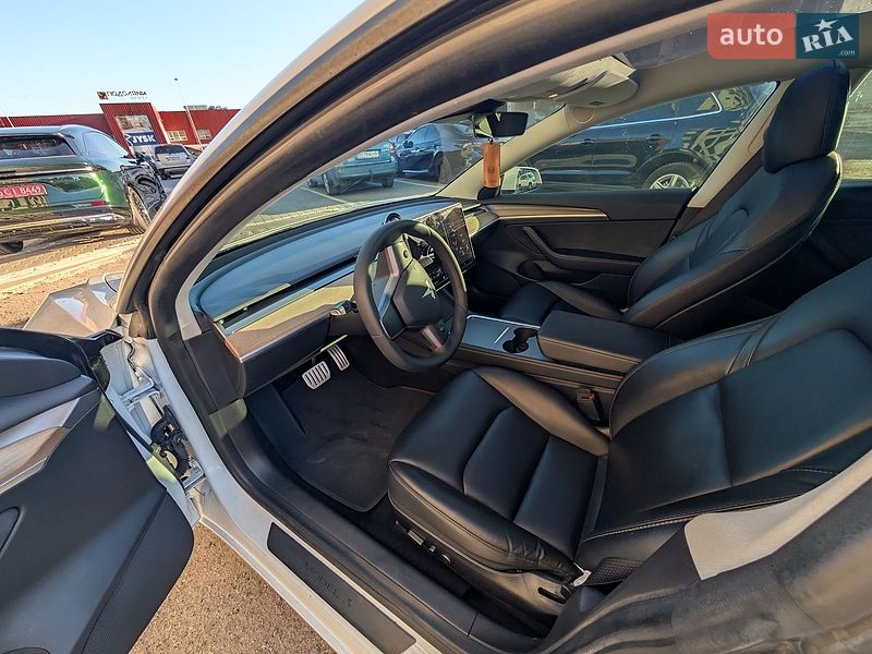 Седан Tesla Model 3 2020 в Тернополе