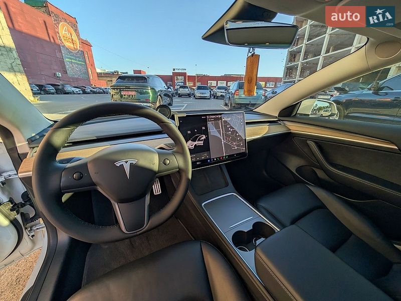 Седан Tesla Model 3 2020 в Тернополе