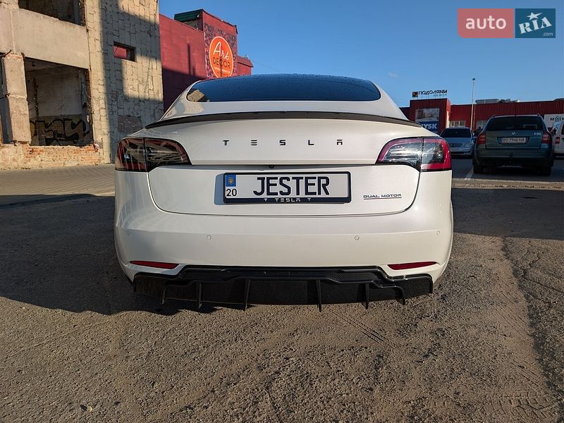Седан Tesla Model 3 2020 в Тернополе