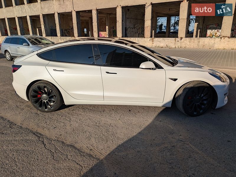 Седан Tesla Model 3 2020 в Тернополе