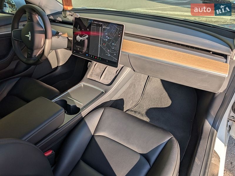Седан Tesla Model 3 2020 в Тернополе