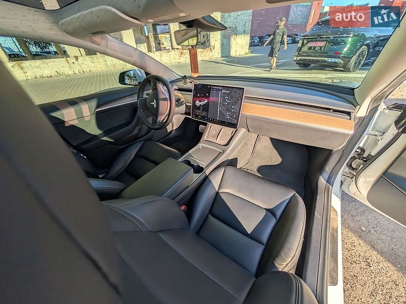 Седан Tesla Model 3 2020 в Тернополе