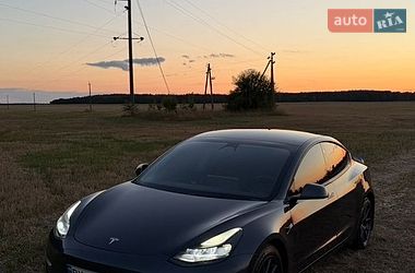 Tesla Model 3  2022